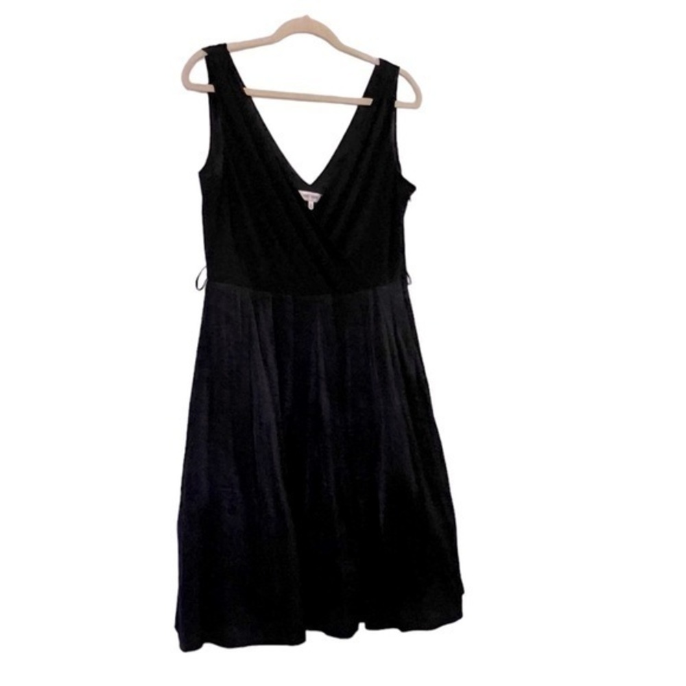 Jones Studio Black Double V neck Sleeveless Crinoline Dress